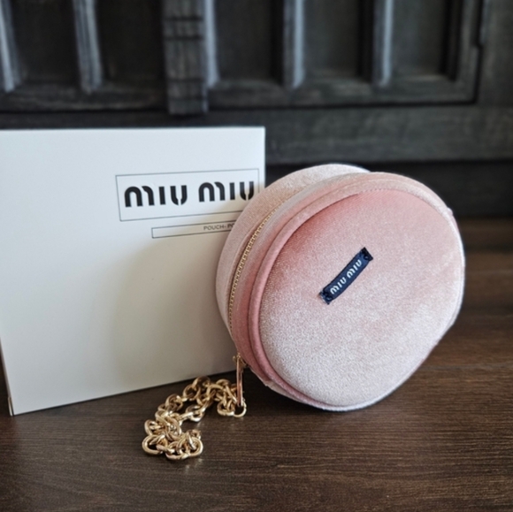 NIB 🎀Miu Miu Perfumes Collection Round Wristlet With Gold Chain - Picture 1 of 11